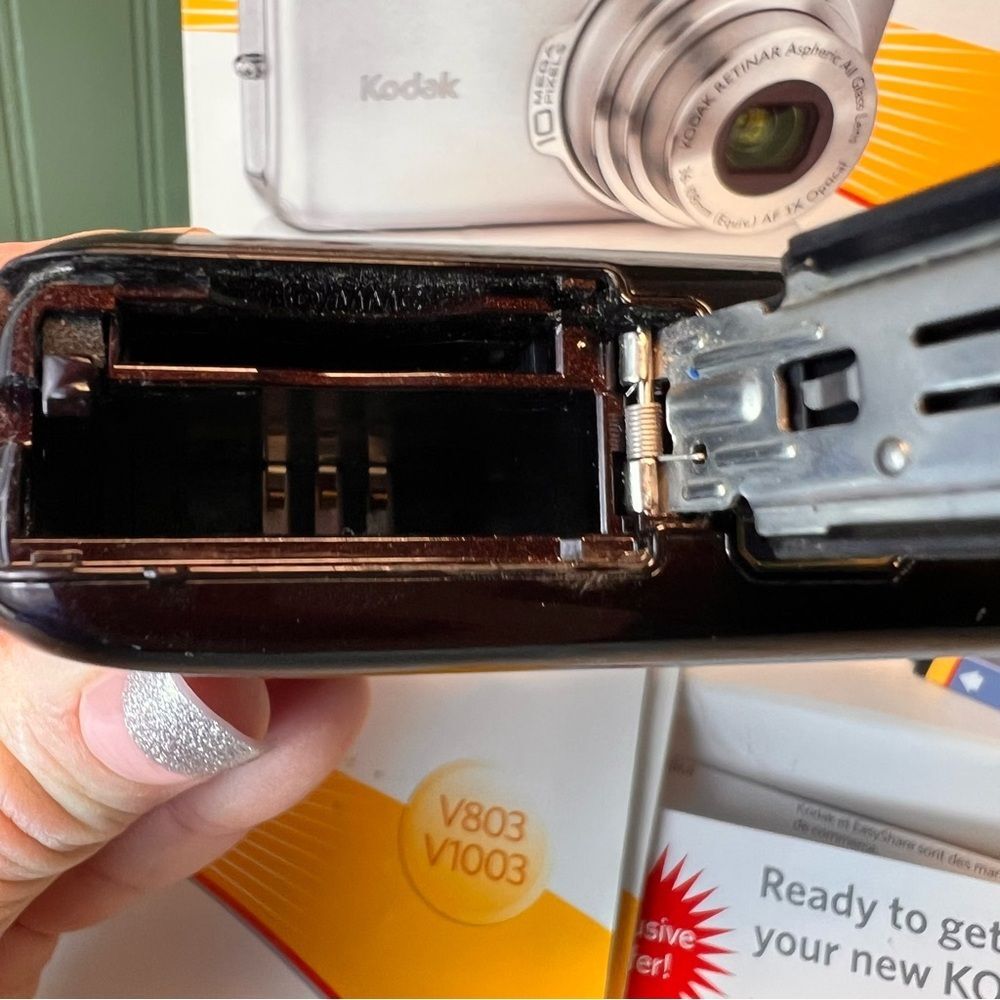 Kodak EasyShare Digital Camera J1003 Untested For Parts Java Brown Box Battery - Picture 9 of 12